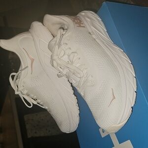 NWT HOKA Arahi 7 White Athletic Sneakers